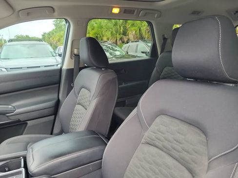 Used 2023 Nissan Pathfinder SV w/ SV Premium Package FWD image 20