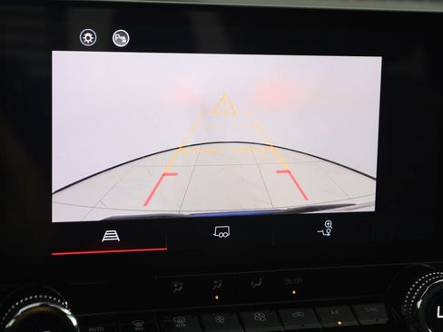 Used 2023 GMC Canyon Elevation w/ Convenience Package image 9