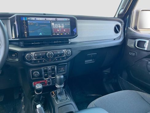 Certified 2025 Jeep Gladiator Sport AWD/4WD image 23