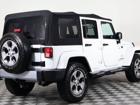 Used 2016 Jeep Wrangler Unlimited Sahara w/ Dual Top Group AWD/4WD image 4
