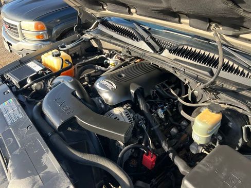 Used 2002 Chevrolet Suburban LT image 40