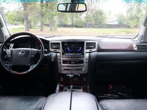 Used 2014 Lexus LX 570 4WD image 17