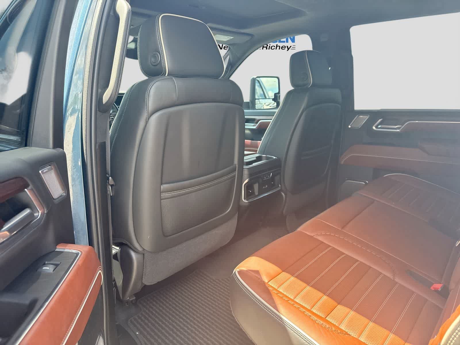 Used 2024 GMC Sierra 3500 Denali Ultimate AWD/4WD image 25