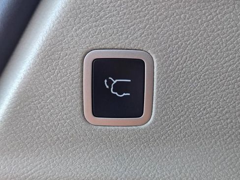 Used 2024 Chrysler Pacifica Select image 31