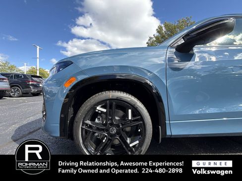 New 2025 Volkswagen Tiguan SE R-Line image 12