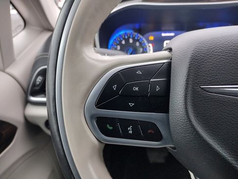 Used 2021 Chrysler Pacifica Limited w/ Uconnect Theater Family Group image 31