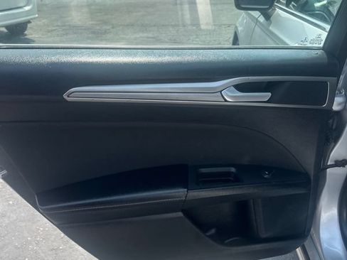 Used 2019 Ford Fusion SE FWD image 20