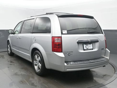 Used 2009 Dodge Grand Caravan SXT image 4
