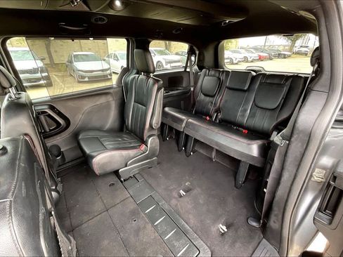 Used 2019 Dodge Grand Caravan GT image 29
