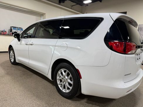 Used 2020 Chrysler Voyager LX FWD image 20