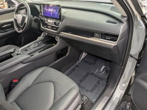 Certified 2025 Toyota Grand Highlander Platinum image 21