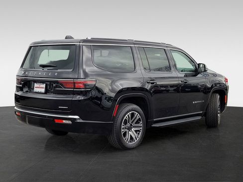 Used 2024 Jeep Wagoneer Series II w/ Flexible Seating Group RWD image 4