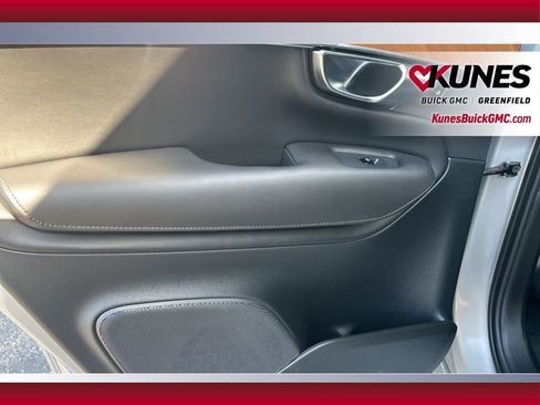 Used 2024 Volvo XC90 B5 Plus image 33