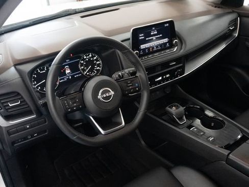 Used 2023 Nissan Rogue SV w/ SV Premium B Package FWD image 3