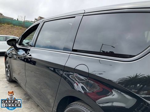 Used 2023 Chrysler Pacifica Limited w/ Uconnect Theater Family Group FWD image 92