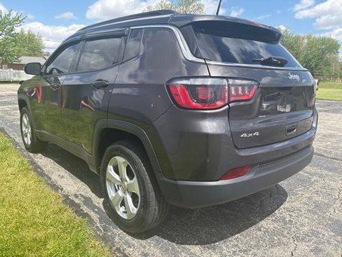 Used 2018 Jeep Compass Latitude w/ Cold Weather Group AWD/4WD image 2