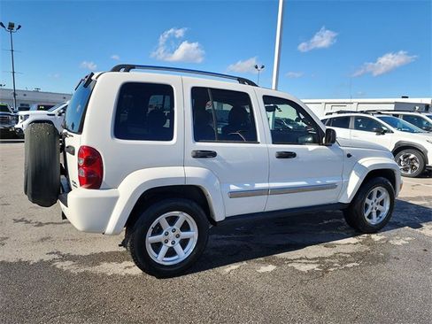 Used 2007 Jeep Liberty Limited image 2