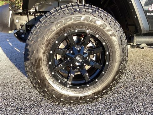 Used 2023 Jeep Gladiator Rubicon w/ LED Lighting Group image 14