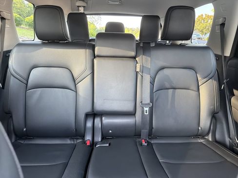 Used 2025 Nissan Pathfinder SL FWD image 31