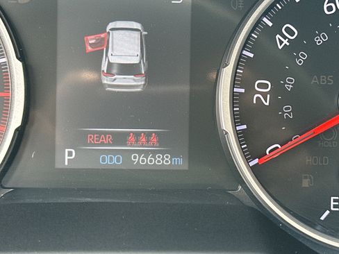 Used 2020 Toyota RAV4 XLE w/ Convenience Package FWD image 31