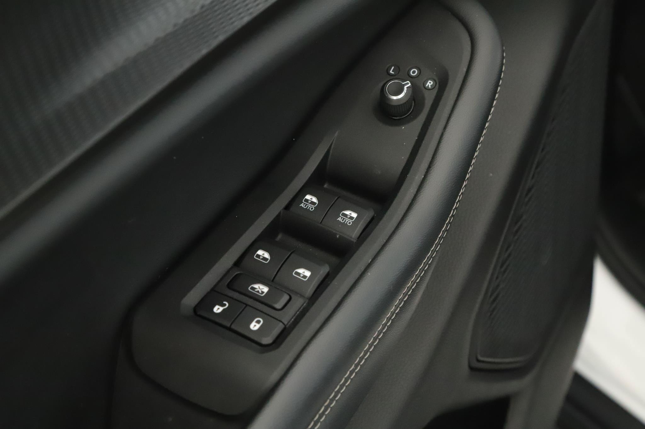 Used 2023 Jeep Grand Cherokee Altitude AWD/4WD image 8