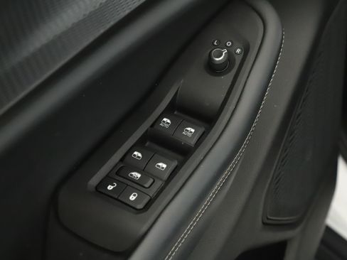 Used 2023 Jeep Grand Cherokee Altitude AWD/4WD image 8