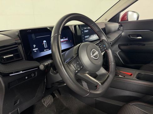 Used 2025 Nissan Kicks SR FWD image 19