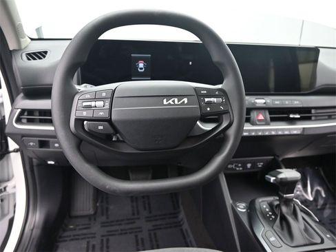 New 2025 Kia K4 LXS image 28