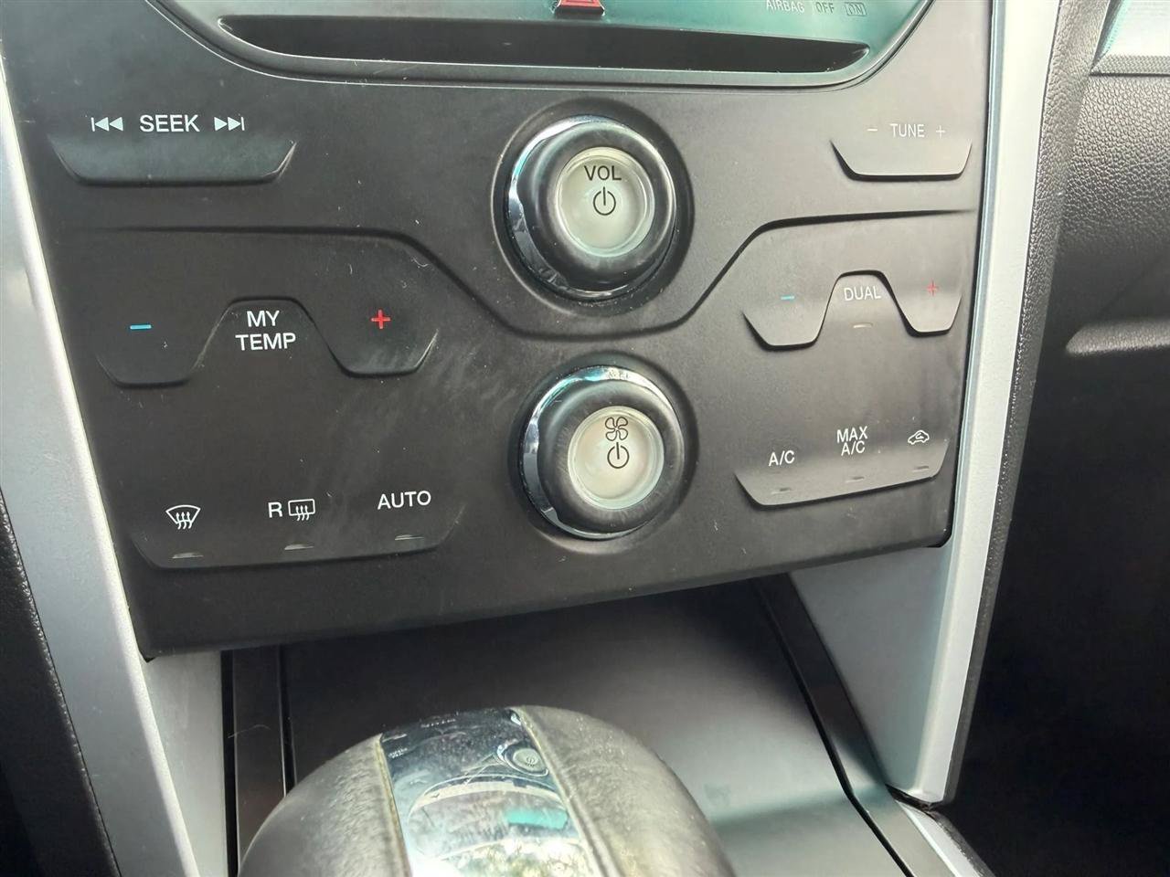Used 2015 Ford Explorer XLT w/ Equipment Group 202B FWD image 44