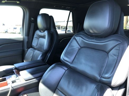 Used 2023 Lincoln Navigator Reserve image 15