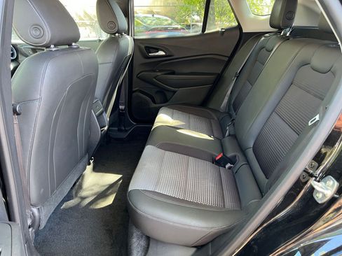 Used 2025 Chevrolet Trax LT image 35