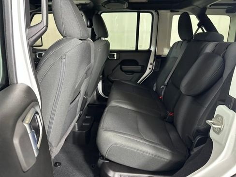 Used 2023 Jeep Wrangler Unlimited w/ Sun & Screen Package image 25