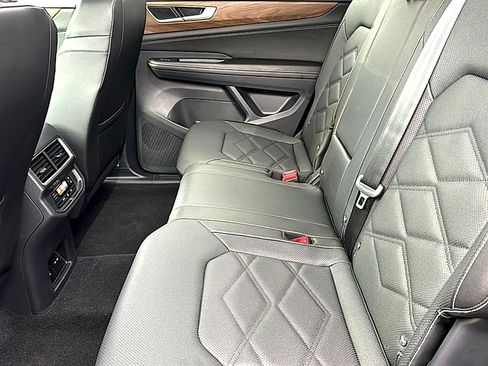 Used 2026 Volkswagen Atlas SE AWD/4WD image 18
