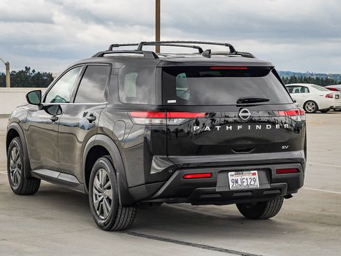 Used 2024 Nissan Pathfinder SV w/ SV Premium Package image 7