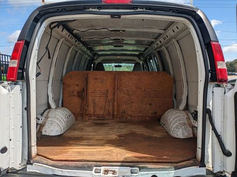 Used 2020 Chevrolet Express 3500 Extended w/ Driver Convenience Package image 18