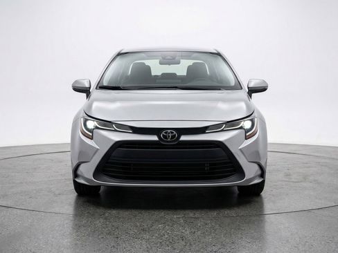 Used 2025 Toyota Corolla LE FWD image 2