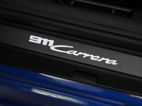 Used 2025 Porsche 911 Carrera w/ Premium Package image 30