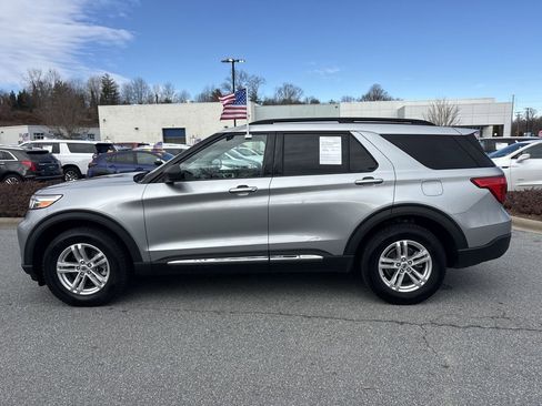 Used 2021 Ford Explorer XLT w/ Equipment Group 202A image 7
