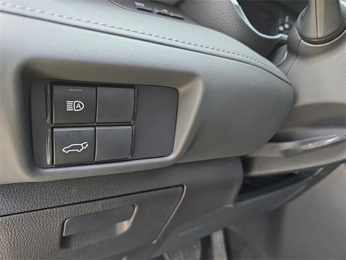 Used 2021 Toyota Highlander XLE image 30