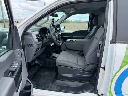 Used 2023 Ford F150 XL w/ Trailer Tow Package image 9