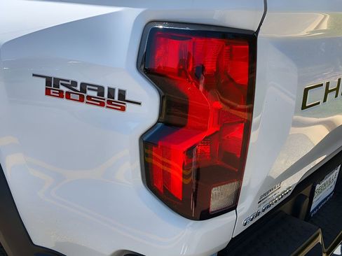 Used 2024 Chevrolet Colorado Trail Boss AWD/4WD image 4