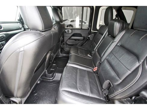 Used 2019 Jeep Wrangler Unlimited Sahara AWD/4WD image 7