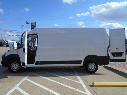 Used 2025 RAM ProMaster 2500 w/ Convenience Group image 24