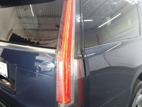 Used 2019 Cadillac Escalade ESV Luxury image 29