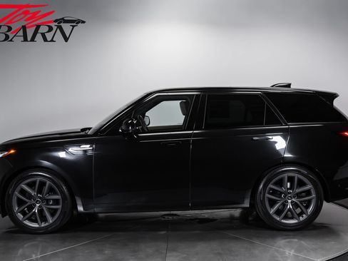 Used 2023 Land Rover Range Rover Sport SE Dynamic AWD/4WD image 2