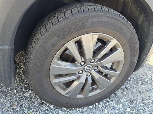 Used 2022 Nissan Pathfinder SV w/ SV Black Package image 10