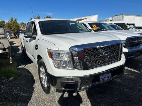 Used 2017 Nissan Titan SV image 2