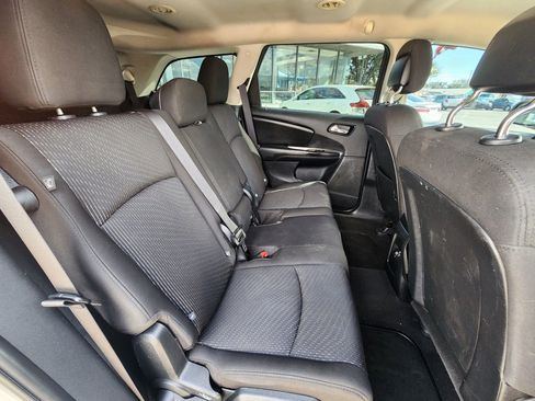 Used 2016 Dodge Journey SE w/ Flexible Seating Group image 11