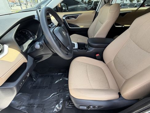 Used 2024 Toyota RAV4 XLE FWD image 15