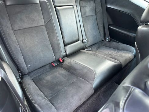 Used 2017 Dodge Challenger R/T Scat Pack w/ Leather Interior Group RWD image 16